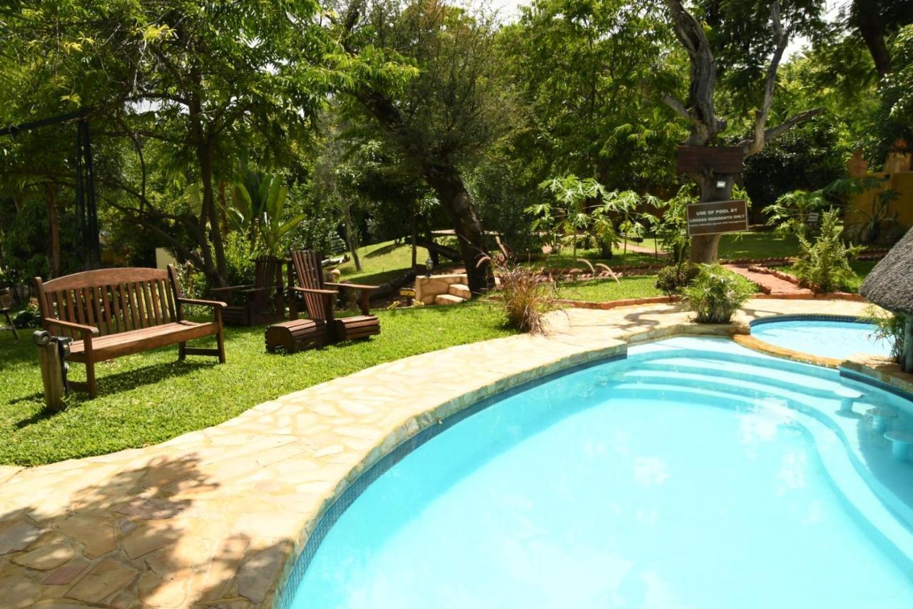 Tambuti lodge Rundu Bagian luar foto