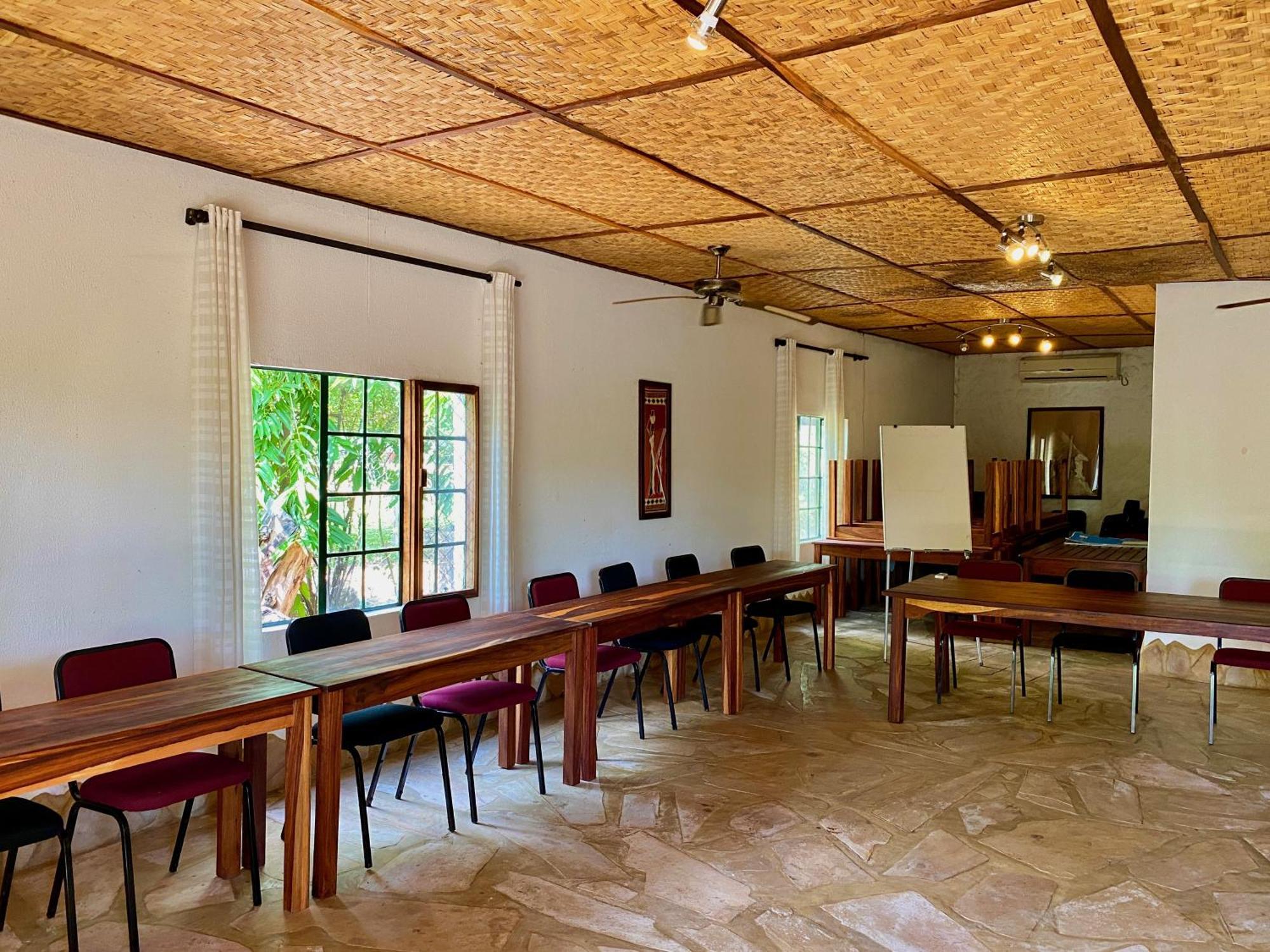 Tambuti lodge Rundu Bagian luar foto