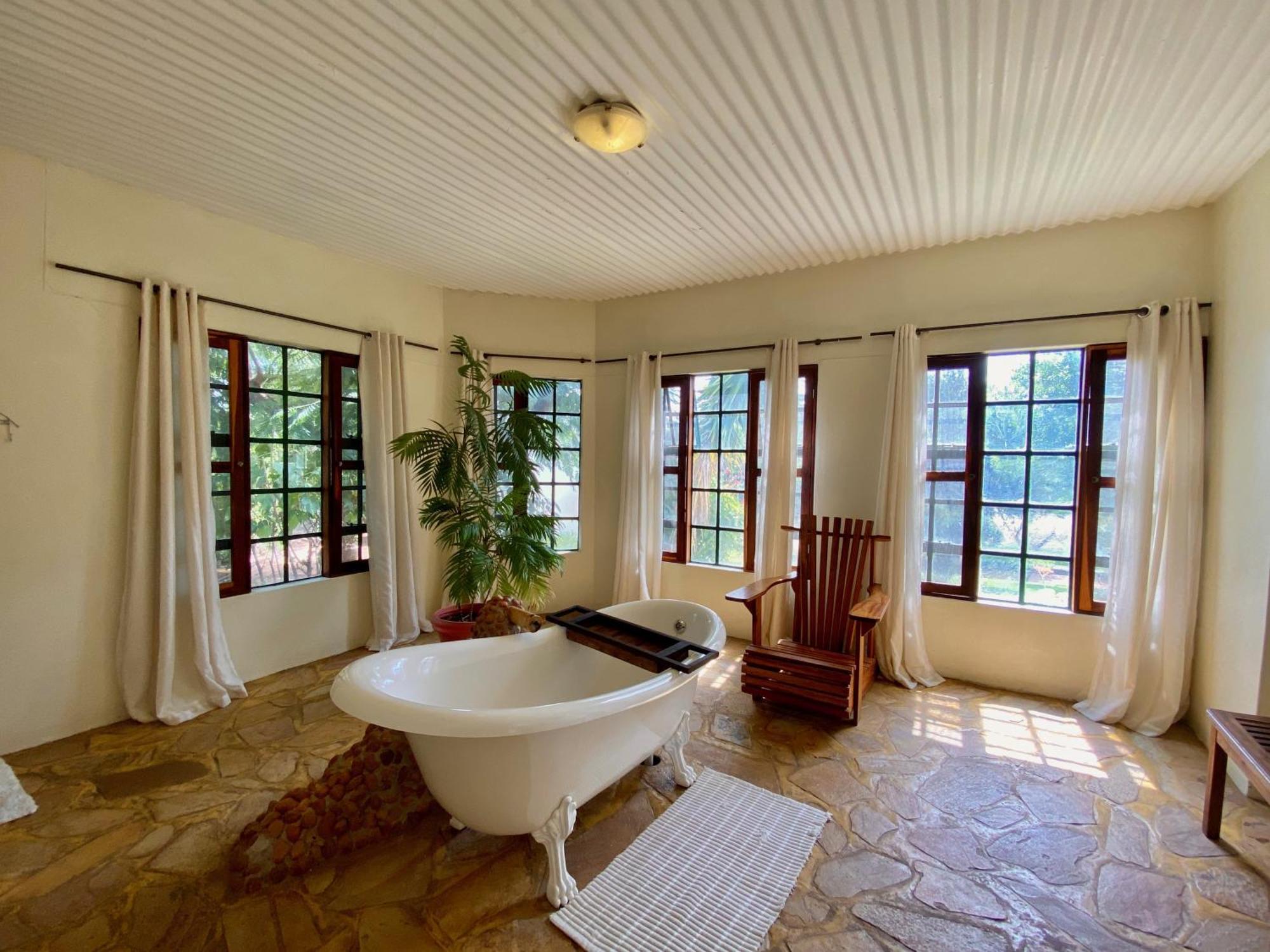 Tambuti lodge Rundu Bagian luar foto