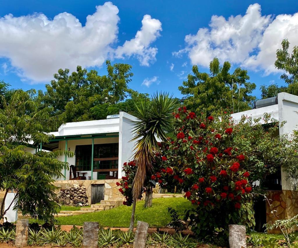Tambuti lodge Rundu Bagian luar foto