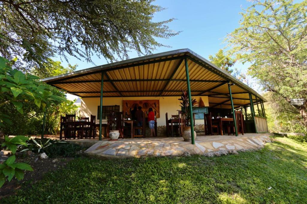 Tambuti lodge Rundu Bagian luar foto