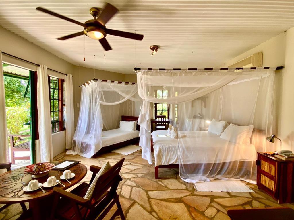 Tambuti lodge Rundu Bagian luar foto