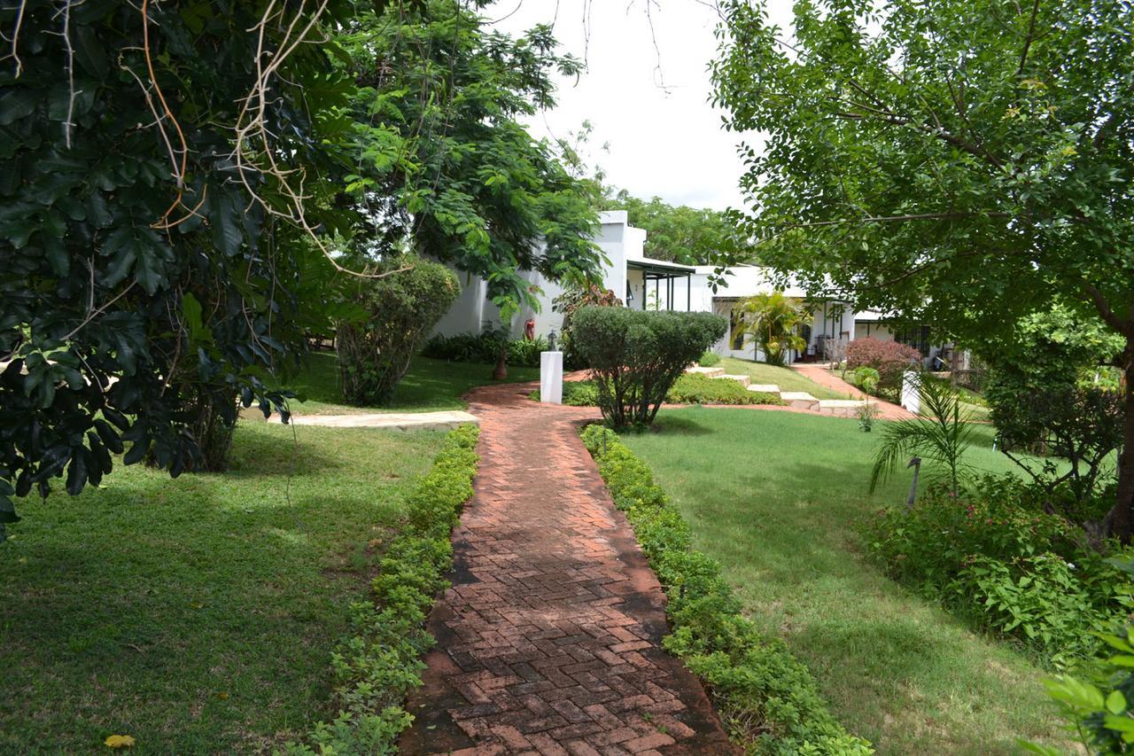 Tambuti lodge Rundu Bagian luar foto