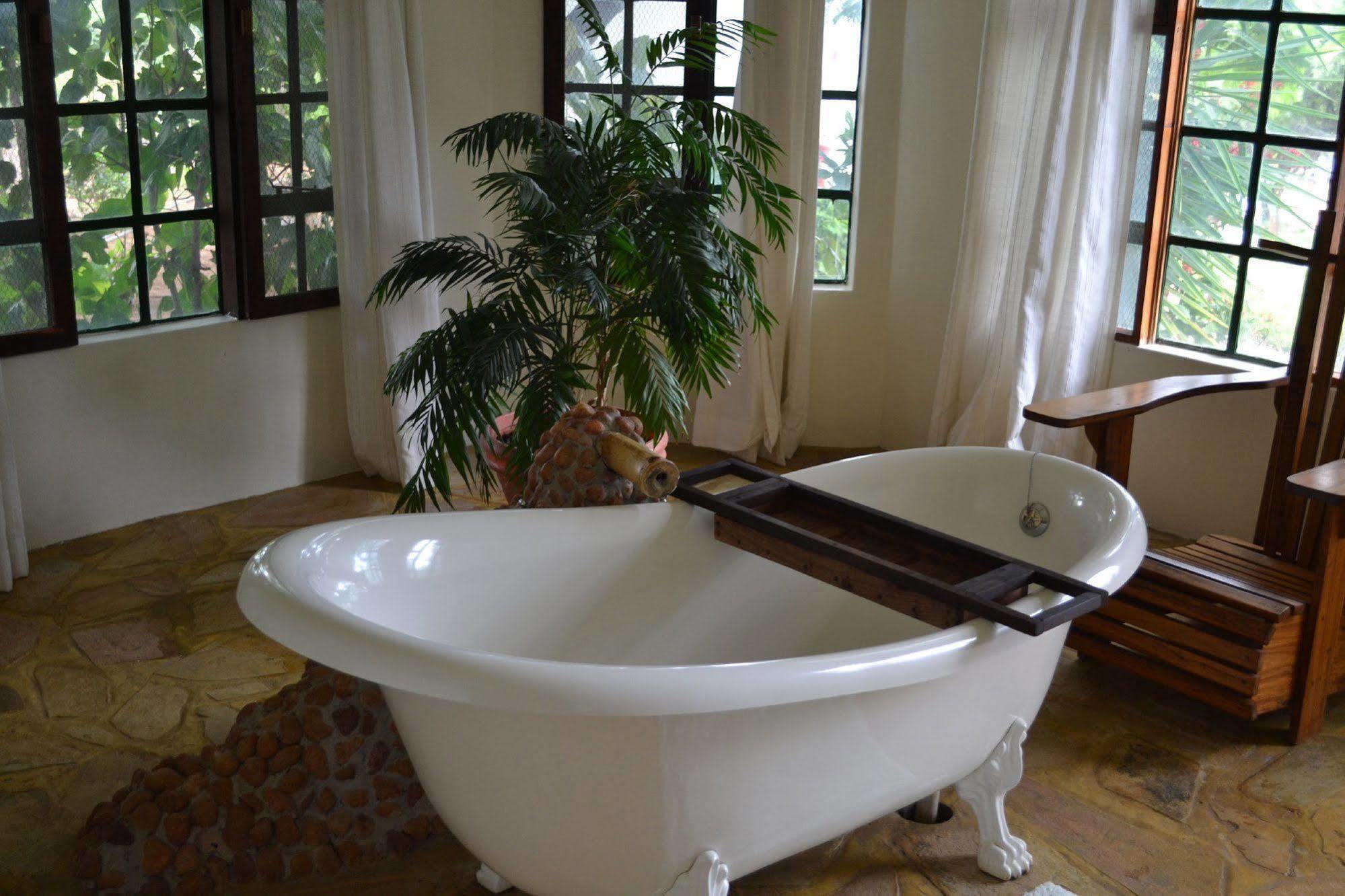 Tambuti lodge Rundu Bagian luar foto