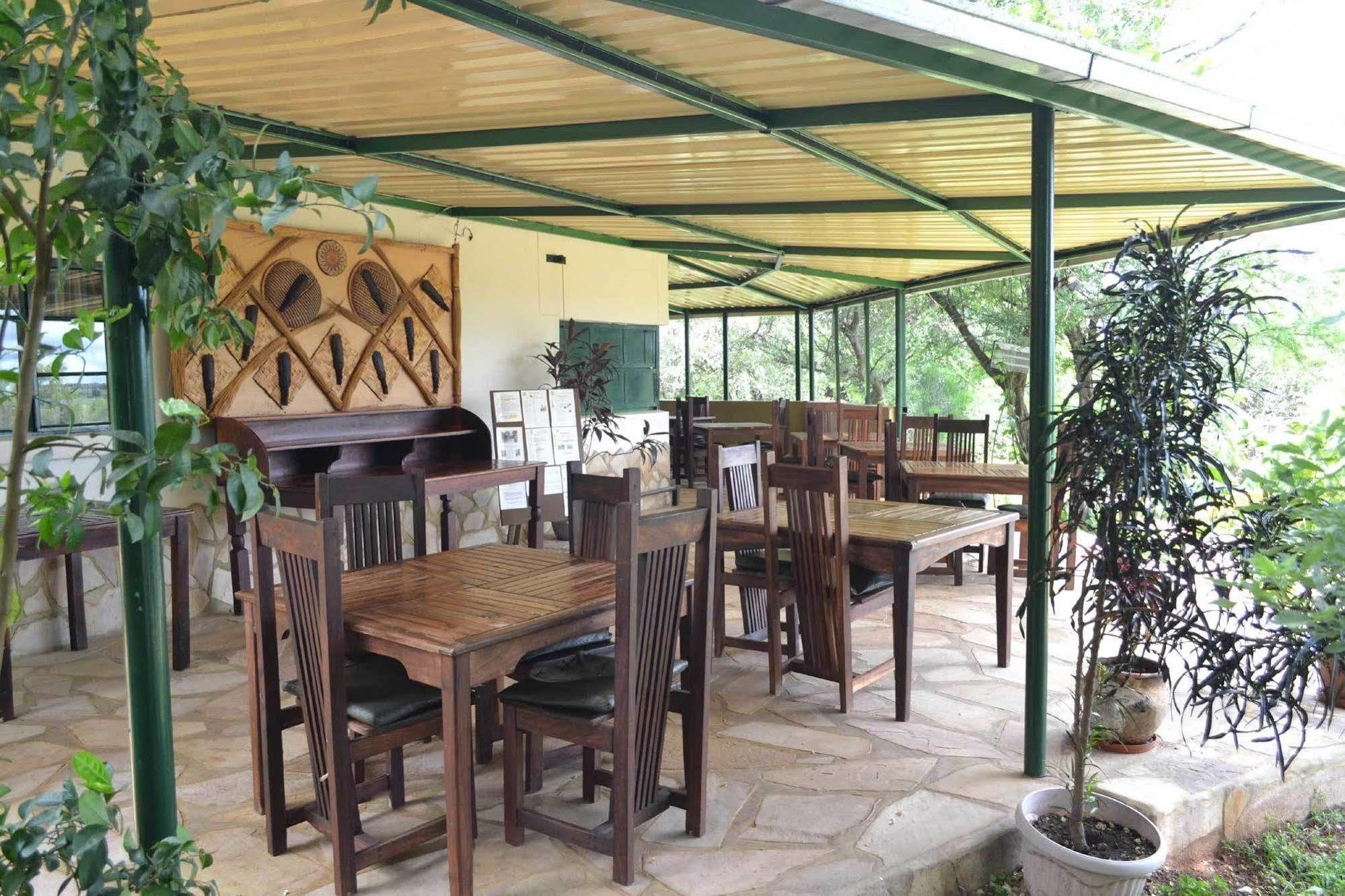 Tambuti lodge Rundu Bagian luar foto