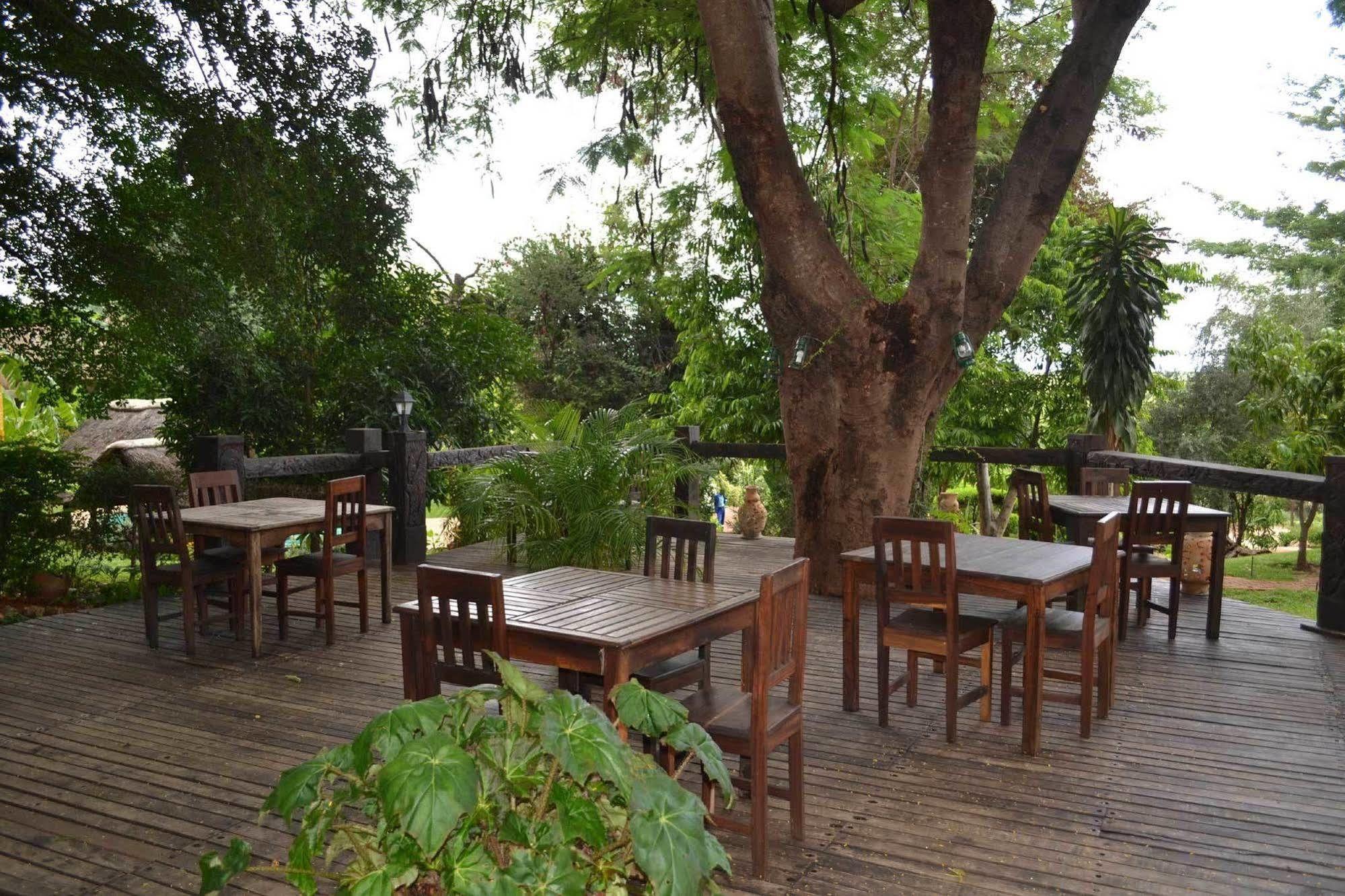 Tambuti lodge Rundu Bagian luar foto