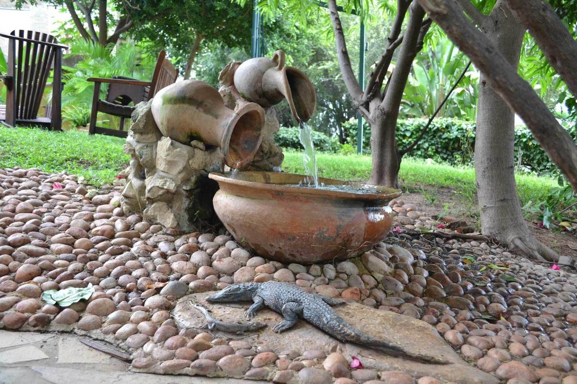 Tambuti lodge Rundu Bagian luar foto