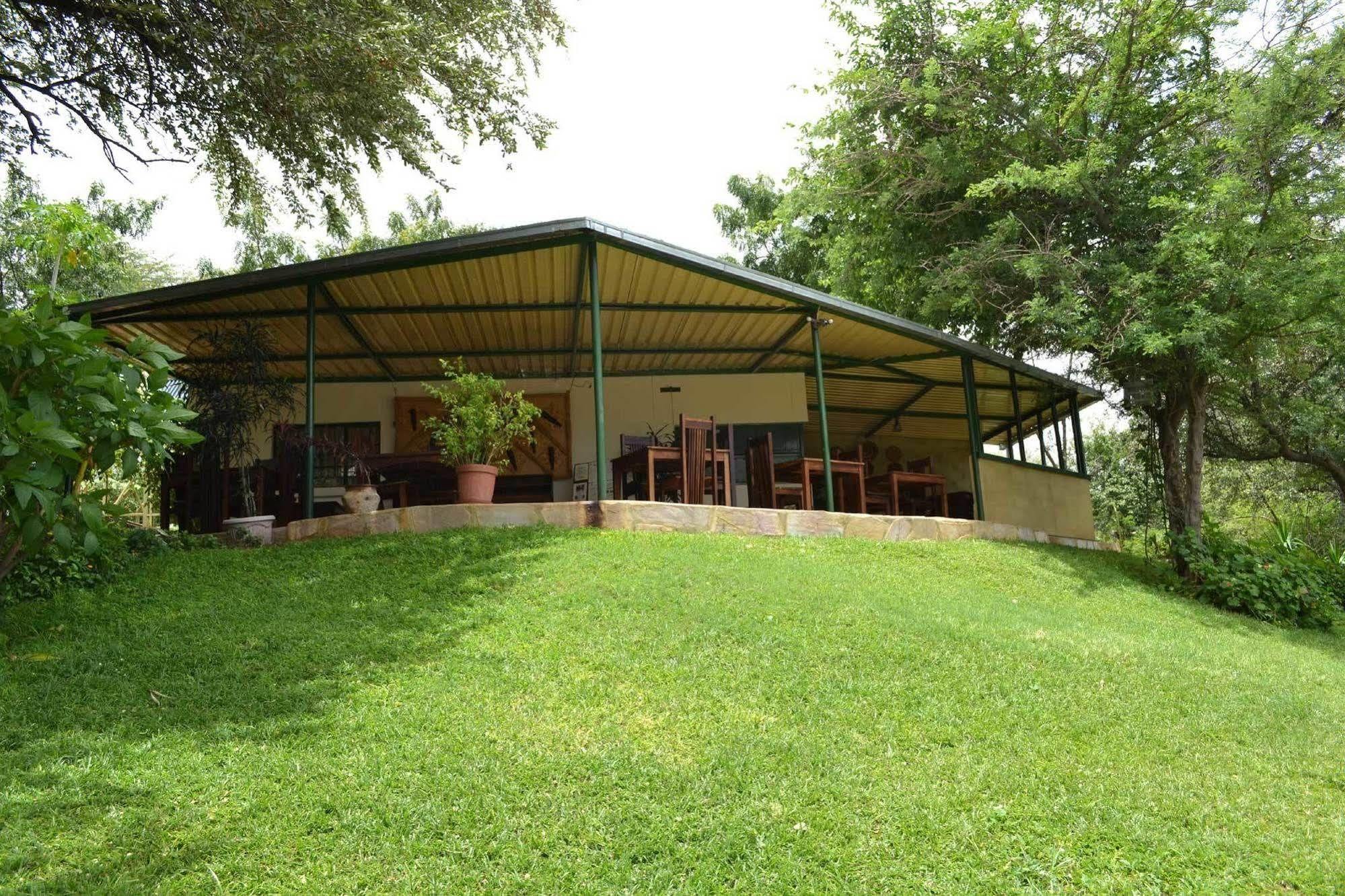 Tambuti lodge Rundu Bagian luar foto