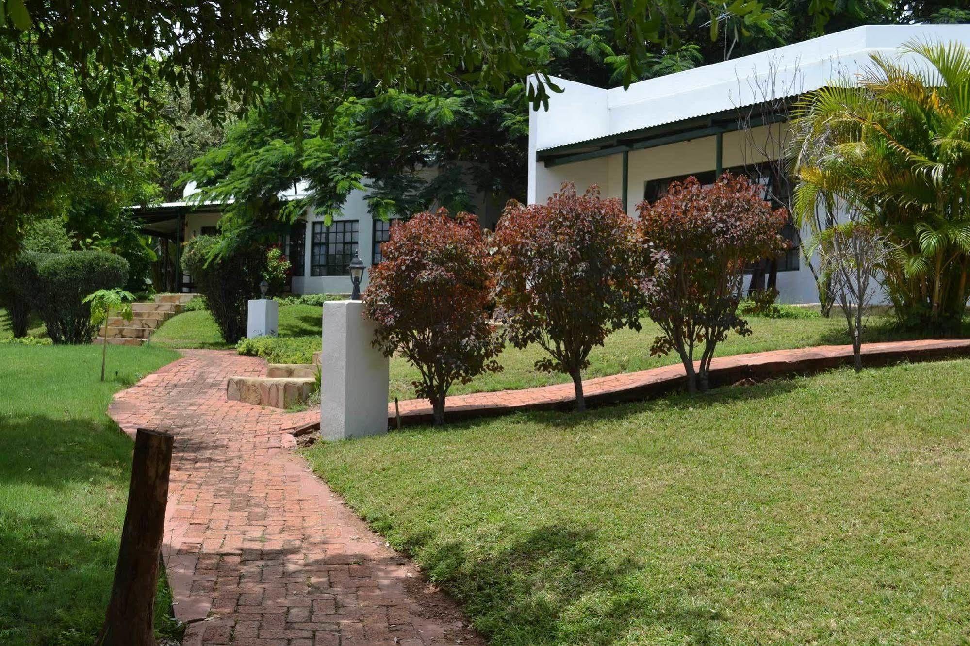 Tambuti lodge Rundu Bagian luar foto